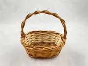 mały koszyk wiklinowy