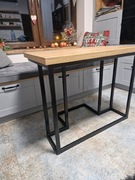 Stolik loftowy wsuwany pod sofę