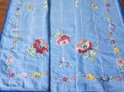 Ręcznie haftowana serweta 76x70