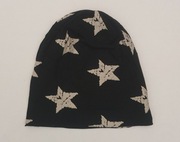 Czarna czapka w gwiazdki