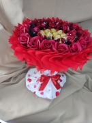 Bukiet z różami mydlanymi , ferrero 