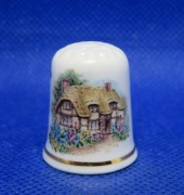 Naparstek Kolekcjonerski Porcelanowy Wiejski Domek Great Yarmouth 