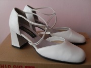 VANESSA BIAŁE CZÓŁENKA SKÓRZANE ROZM. 36