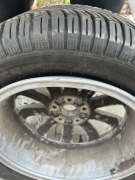 Felga VW uszkodzona z oponą Michelin 215/55r17