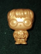 Figurka kolekcjonerska Harry Potter kinder Joy gold złota 