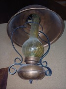 Lampa z miedzianą obudową