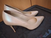 Raz założone do kościoła 