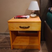 Drewniana szafka nocna jesion z szufladą