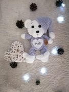 Miś w pizamce 30 cm na szydełku z imieniem maskotka handmade dla dzieci