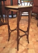 Przedwojenny stolik gięty Thonet