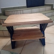 Ławka z praktyczną pòłką 