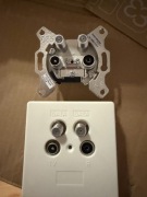 Zestaw kablówka: 12x Gniazdo Braun MMD 415-d + 20x Ramka Axing (NOWE)