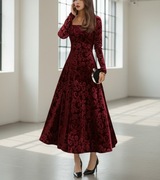 Sukienka burgundowa wieczorowa długa elegancka aksamitna w kwiaty stylowa
