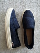 Granatowe eleganckie błyszczące wsuwane buty trampki slip on F&F 36