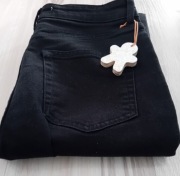 Damskie czarne jeansy Zara , rozm 38. Spodnie są w perfekcyjnym stanie 