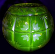 Wazon kula nie szkło uranowe ciekawostka glazura uranowa