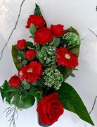 Wazon z czerwonych kwiatów 