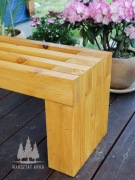 Drewniana ławka ogrodowa