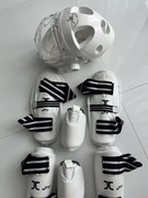 Ochraniacze i kask - sporty walki