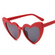 Okulary przeciwsłoneczne Heart Red – odważny akcent w kolorze miłości