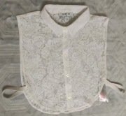 Koszulowy biały koronkowy kołnierzyk