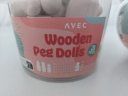Drewniane lalki-klocki typu peg (26 sztuk).