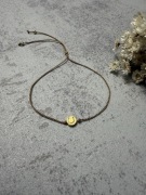 Bransoletka z podkowa na sznurku jedwabnym