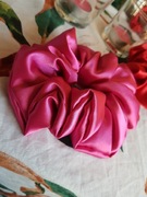 Gumka do włosów typu scrunchie 