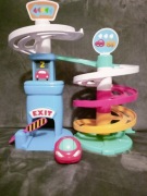 parking z torami dla samochodzików