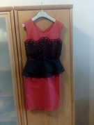 Sukienka damska koralowa z baskinką 