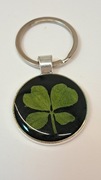 Brelok z prawdziwą czterolistną koniczyną 