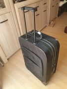 Walizka podróżna na kółkach  46x77łx24 zamykana na zamek kółka raczka