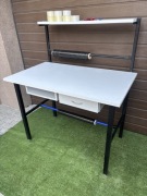 Stół stanowisko do pakowania paczek