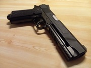 Crosman Stronghold P7 - pistolet RAM na kule gumowe