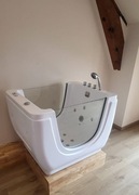 SPA dla dzieci, wanna z hydromasażem podświetlana