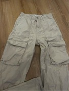 Bezowe spodnie cargo z szeroką nogawka