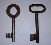 STARE DUŻE METALOWE KLUCZE - 2 sztuki 