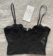 Czarny koronkowy top Zara