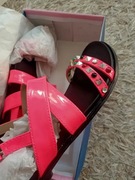 Neonowe lakierowane sandały ćwieki różowe r. 40