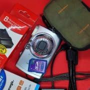 Aparat cyfrowy, kompakt Canon IXUS 800 IS plus akcesoria 