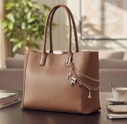 Karl Lagerfeld Shopper Camel z Charmsami