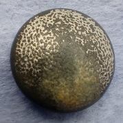 Guzik Pruski, nietypowy z dwoma uszkami