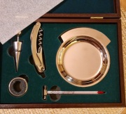 Zestaw do serwowania wina 5 szt w pudełku drewnianym na prezent nowy 