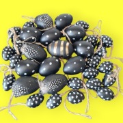 Empik Pisanki czarne zawieszki kropki piórka serduszka komplet 33 szt Nowe