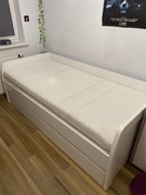 Białe łóżko z materacem 90x200