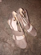 Buty na obcasie  ciemny beż 