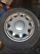 Opony wraz z kołpakami 