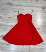 elegancka czerwona sukienka balowa rozkloszowana wieczorowa bez ramiączek