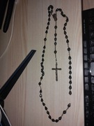 Różaniec, rozerwany, bardzo stary, brakuje jednego paciorka.