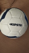 Piłka do piłki nożnej Kipsta.